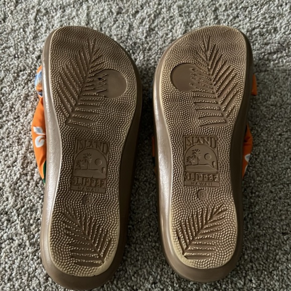 Orange island slipper shoes size 8. - Picture 4 of 5